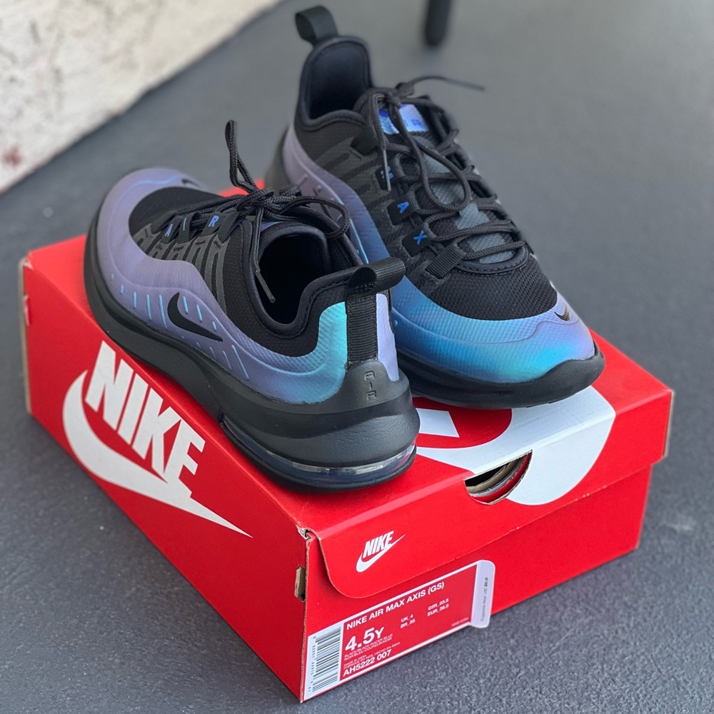 Nike “Air Max Throwback Future”